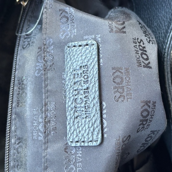 Michael Kors black leather bag with zip detail - Picture 7 of 11